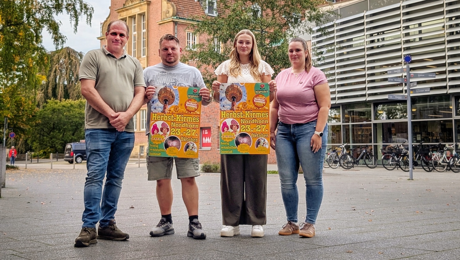 Fritz Braun jun., Dennis Scholle, Mara Müller und Saskia Trüün stellen die Nordhorner Herbstkirmes 2026 vor