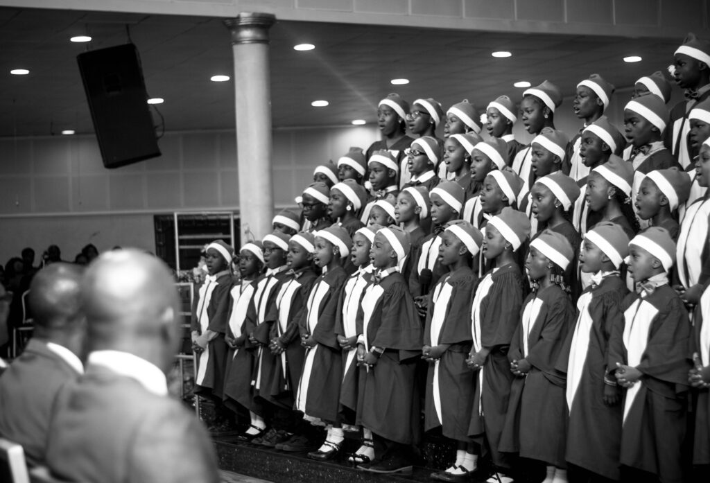 Kinderchor bei einem Auftritt, Symbolbild zum Musikvermittlungsprojekt SingBach