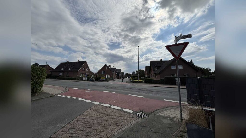 Kreuzung Südstraße/Jahnstraße in Rhede, die ab dem 5. September 2026 wegen Leitungsarbeiten gesperrt wird
