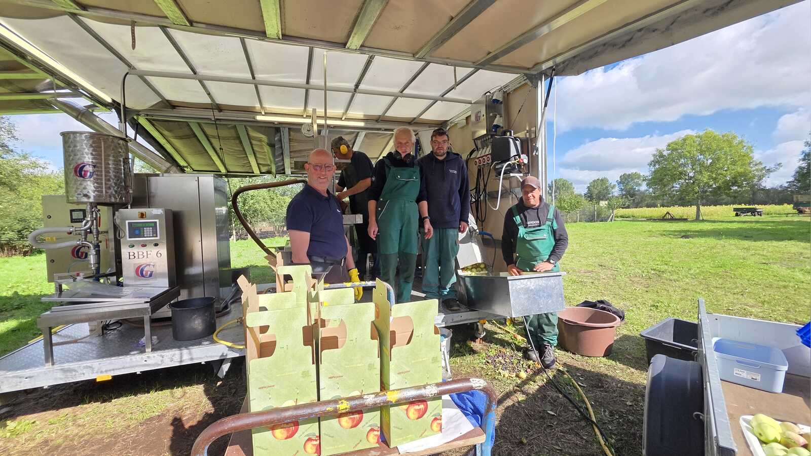 Die mobile Saftpresse des Sozialen Ökohofs St. Josef in Papenburg