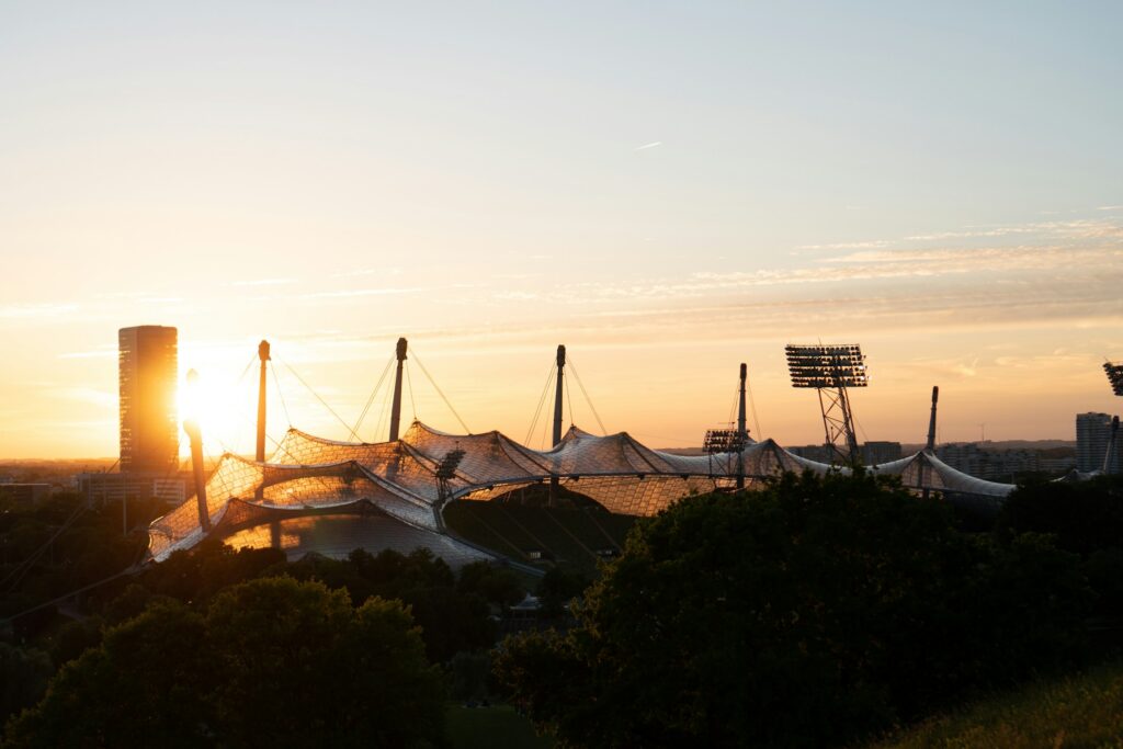 Das Zeltdach des Olympiastadions im Münchner Olympiapark