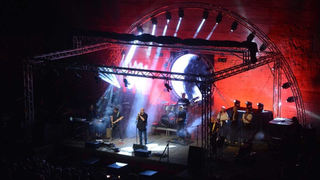 Die Pink-Floyd-Tribute-Band ONE OF THESE auf der Bühne