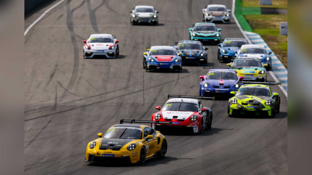 Porsche-Rennwagen auf der Strecke beim Porsche Sports Cup Deutschland