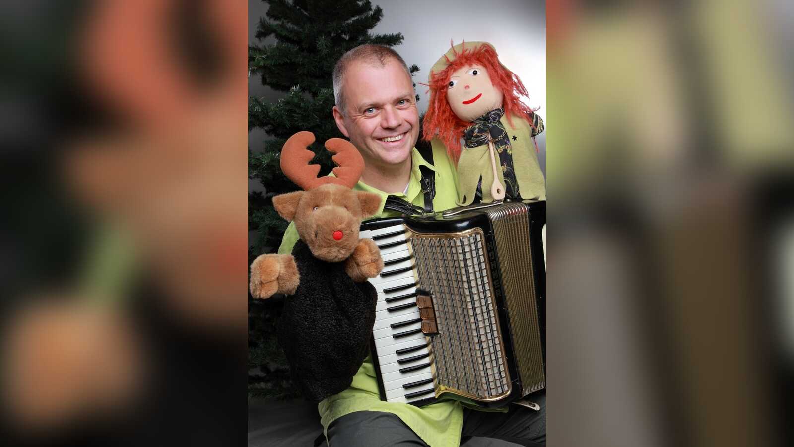 Kinderliedermacher Lila Lindwurm bei „Ronja und die Weihnachtshexe“