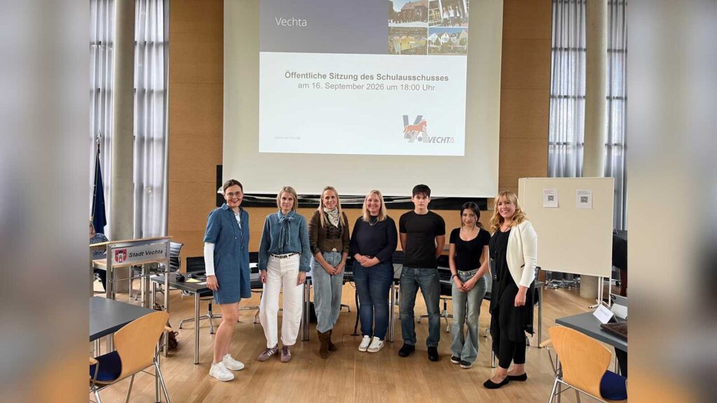 Die neuen Mitglieder des Vechtaer Schulausschusses mit Erster Stadträtin Michaela Morrone