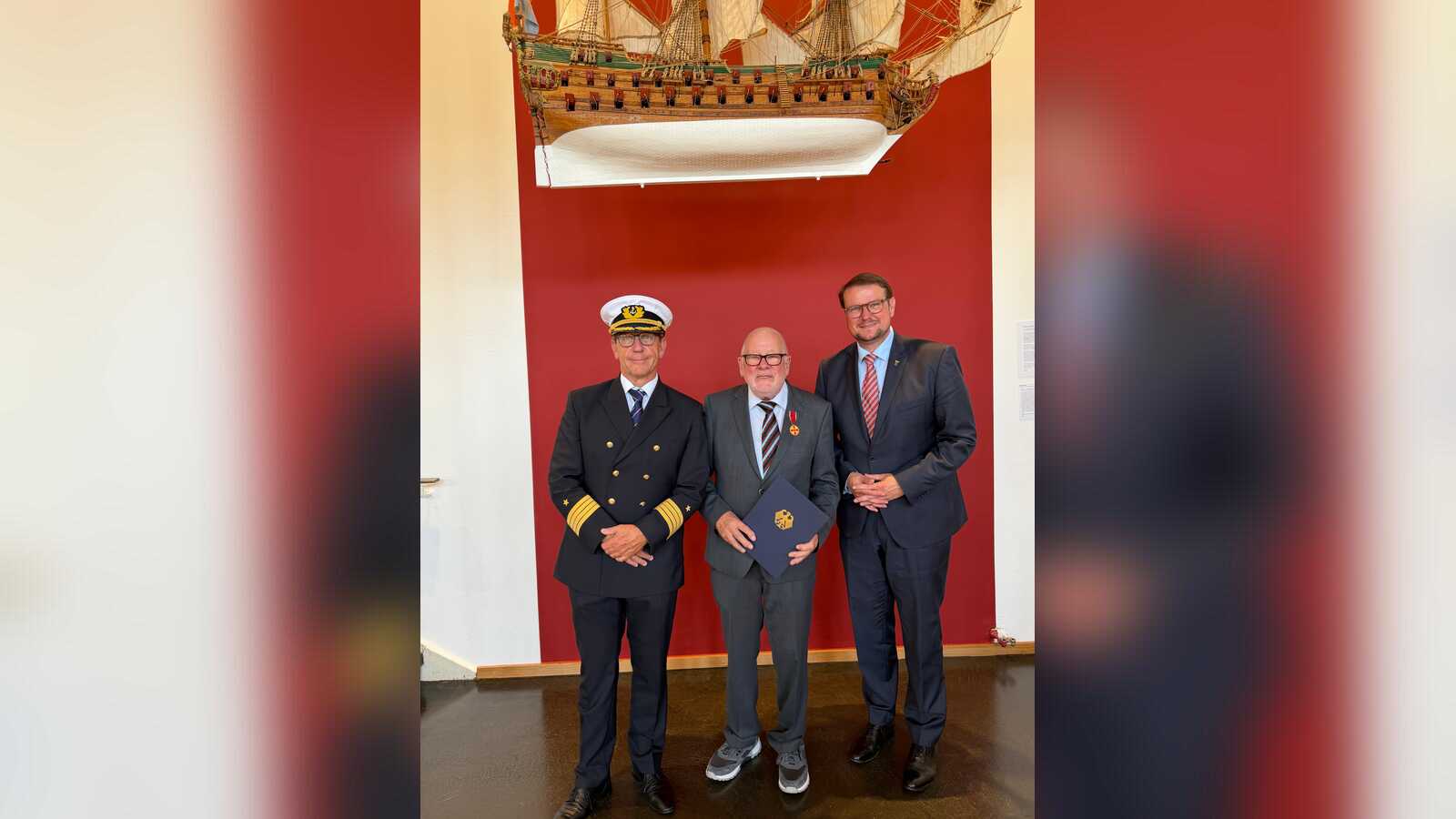Heinz-Günther Buß bei der Verleihung der Verdienstmedaille