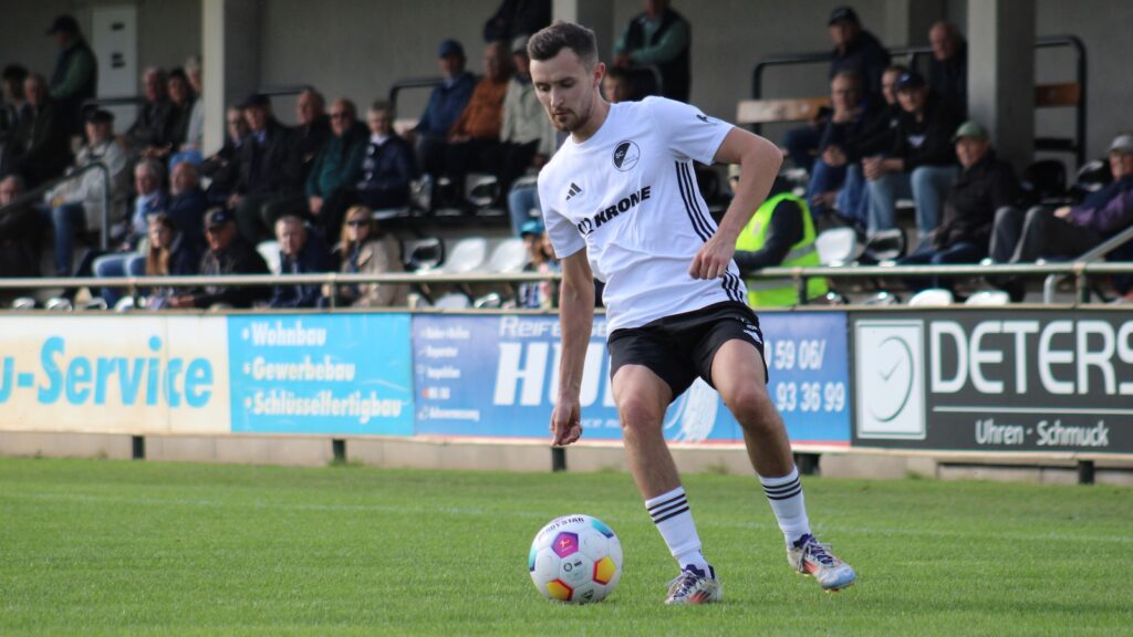 Artem Popov im Trikot des SC Spelle-Venhaus