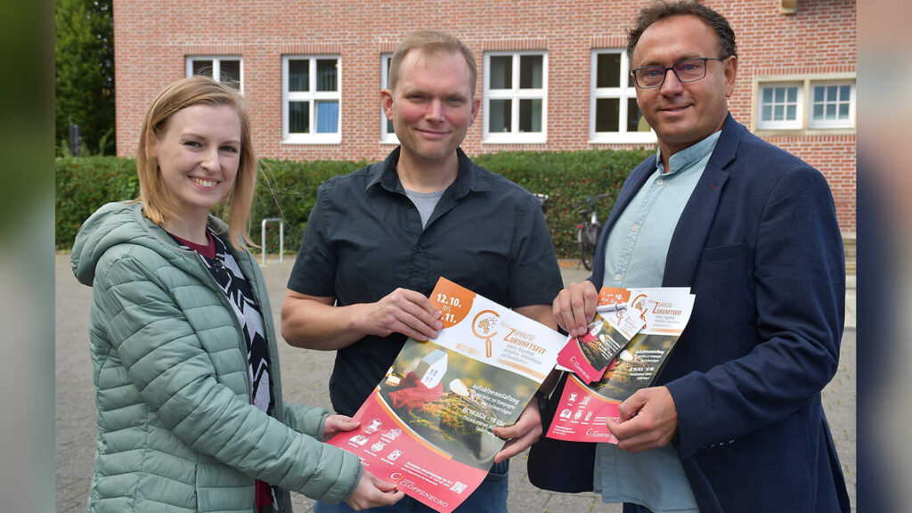 Klimaschutzmanagerin Vanessa Witt mit den Energieberatern Stefan Nienaber und Sergej Brandt