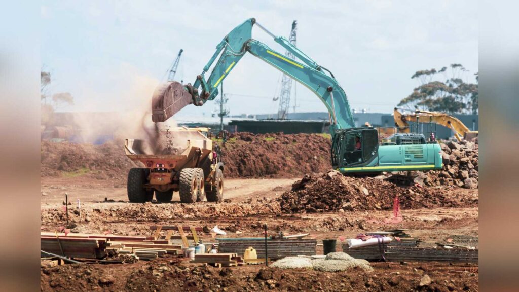 Baustelle im Straßenbau mit Baumaschine, Symbolbild Bauhauptgewerbe