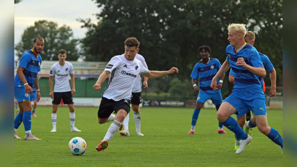 Marvin Kehl beim Spiel des SC Spelle-Venhaus gegen Eintracht Braunschweig