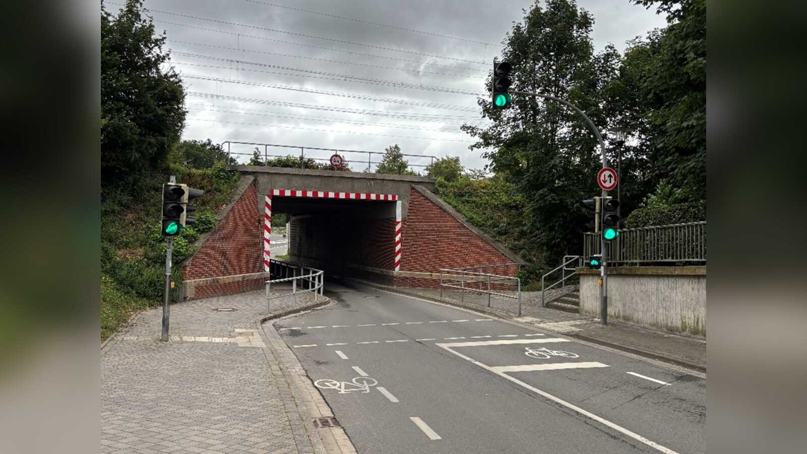 Verkehrsführung-für-ortsauswärts-fahrende-Radfahrer