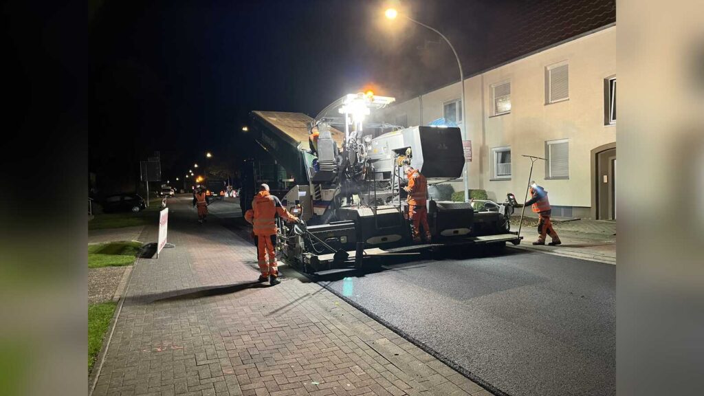 Nächtliche Asphaltierungsarbeiten auf der Kreisstraße 335 in Dissen