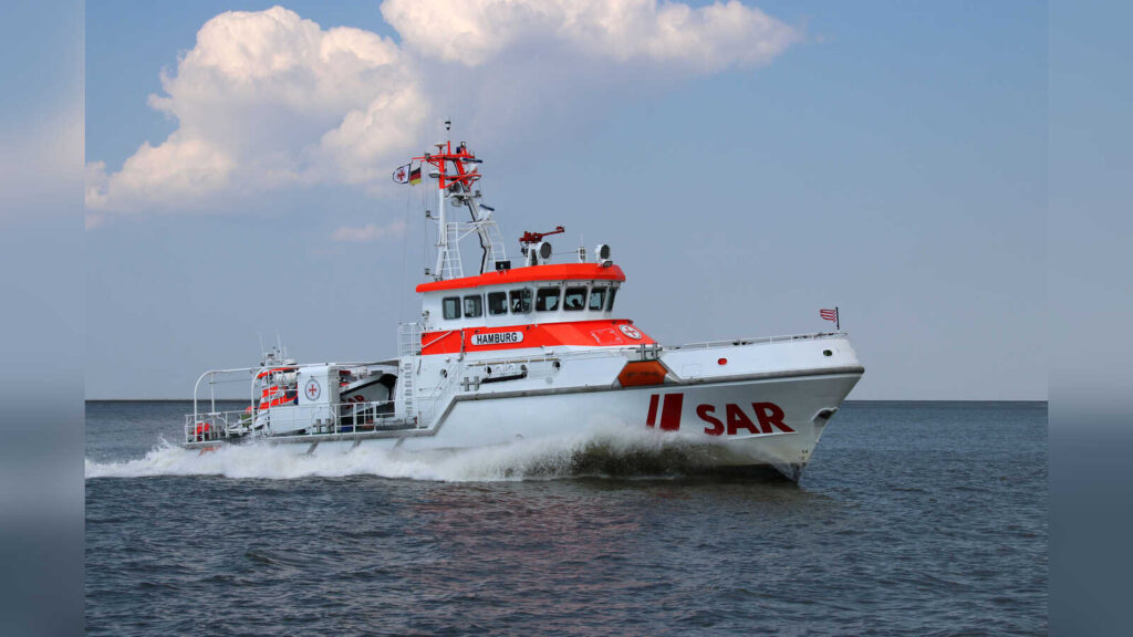 Der Seenotrettungskreuzer HAMBURG der DGzRS-Station Borkum auf See