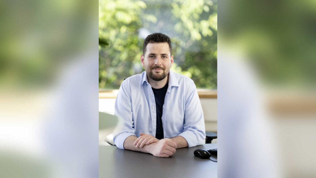 Porträt von Ryyan Alshebl, Bürgermeister von Ostelsheim und Autor des Buches Flucht nach vorn