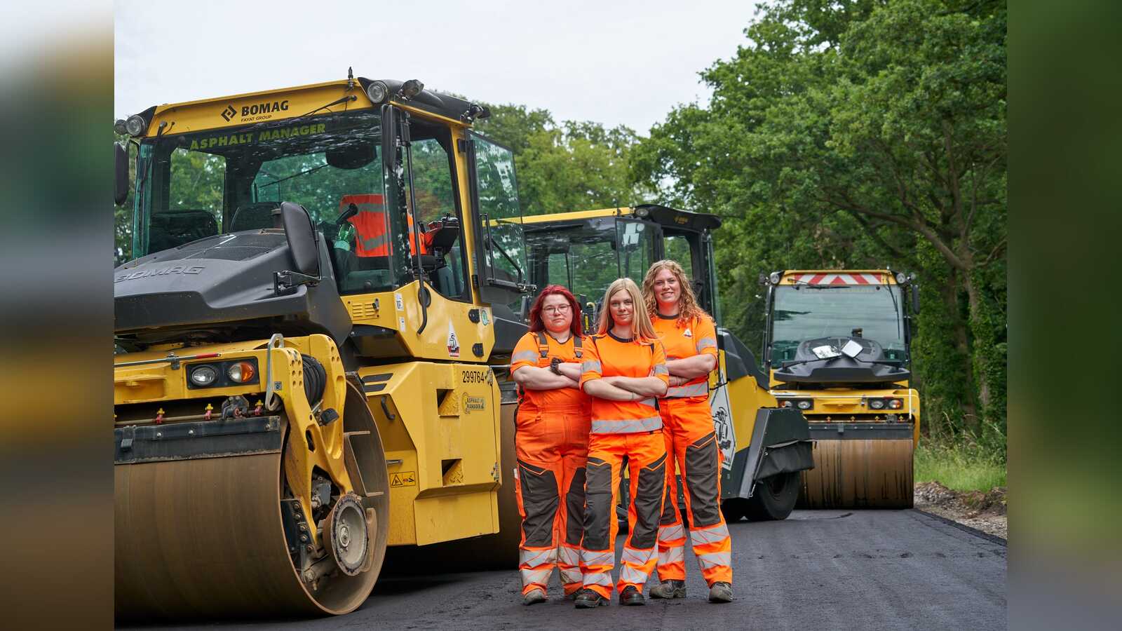 Wettbewerbsfoto Frauenpower im Straßenbau der Azubis von DIECKMANN Bauen + Umwelt