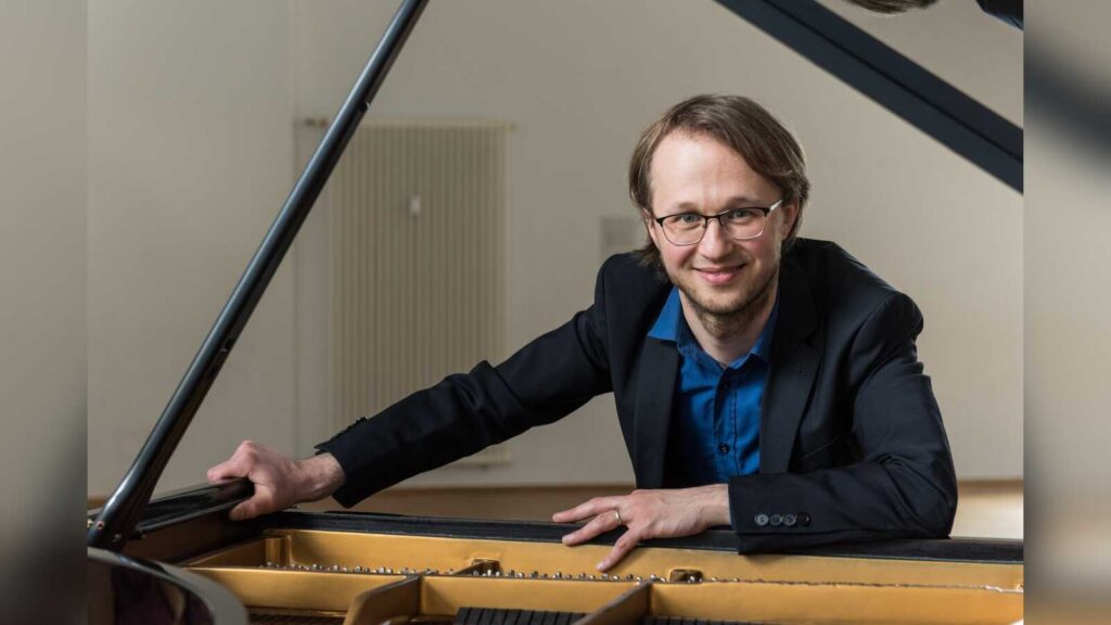 Pianist Igor Parfenov
