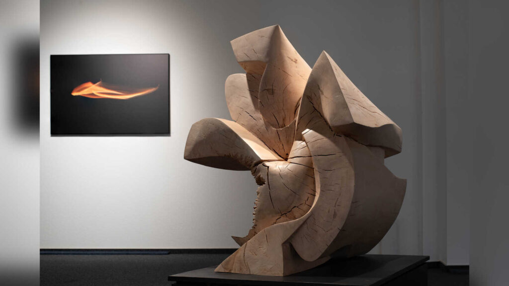 Lichtobjekt „Schwebe“ und Skulptur „Schattenanker“ in der Ausstellung Begegnungen in Dülmen