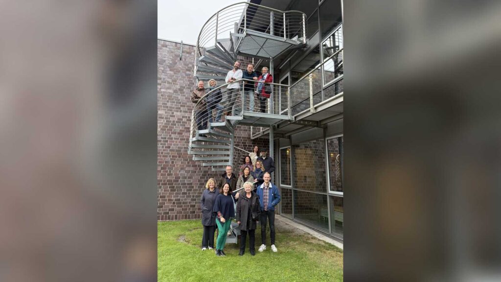 Vertreterinnen und Vertreter des SOCNet98-Netzwerks am Campus Emden der Hochschule Emden/Leer