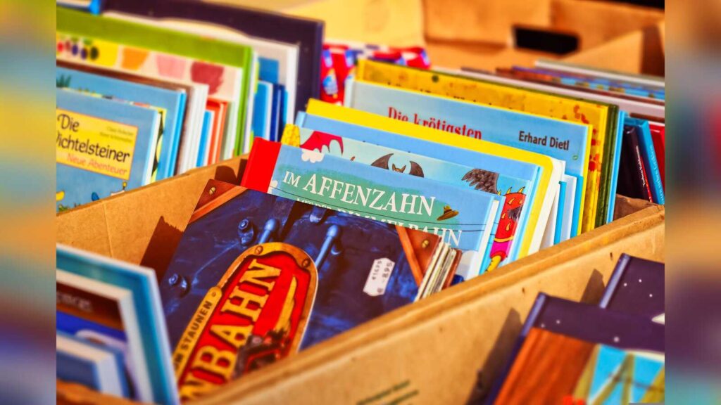 Kiste mit Kinderbüchern