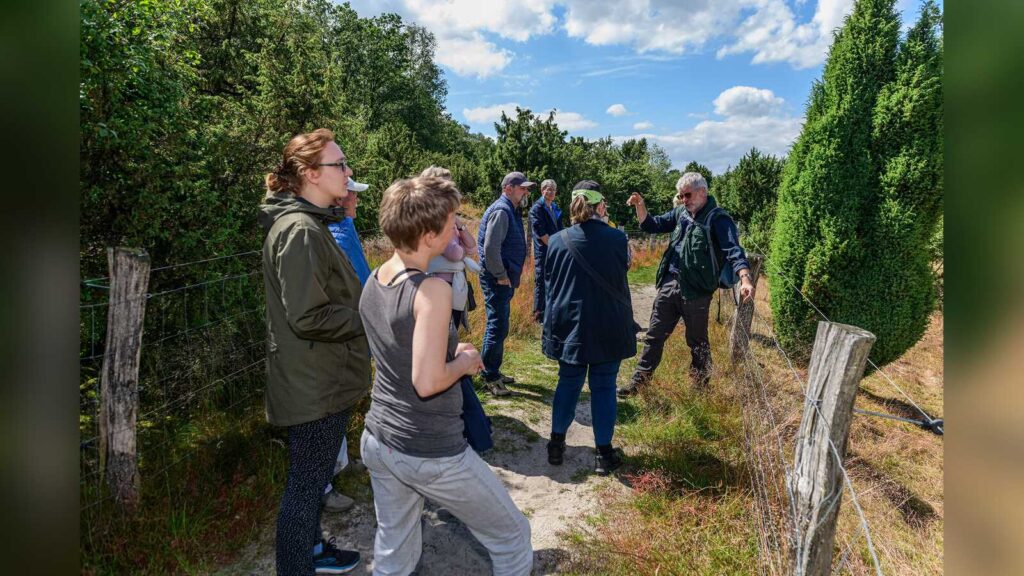 Naturführung mit einem Ranger der Zooschule im Naturschutzgebiet Tillenberge in Nordhorn