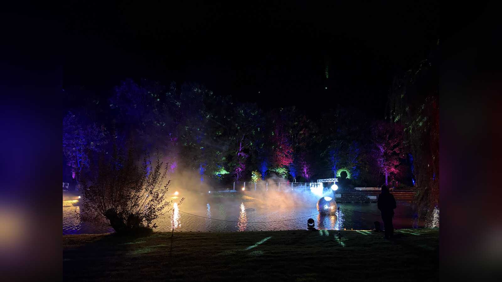 Besucher beim Herbstfest im Kurpark Bensersiel