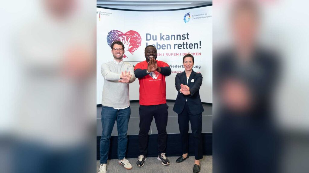 Jens Conrad, Gerald Asamoah und Ilknur Ergeç beim Jubiläumstreffen des Nationalen Aktionsbündnisses Wiederbelebung in Köln
