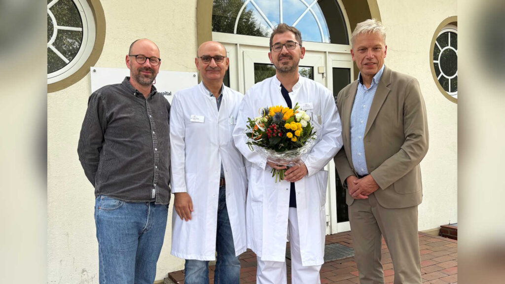 Der neue Chefarzt der Geriatrie Dr. Emir Zukorlic mit der Klinikleitung des St. Franziskus-Hospitals Lohne
