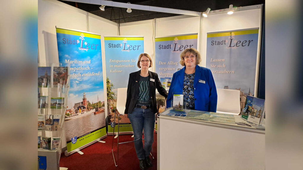 Besucher zwischen den Ständen der Wirtschaftsmesse Promotiedagen in Groningen