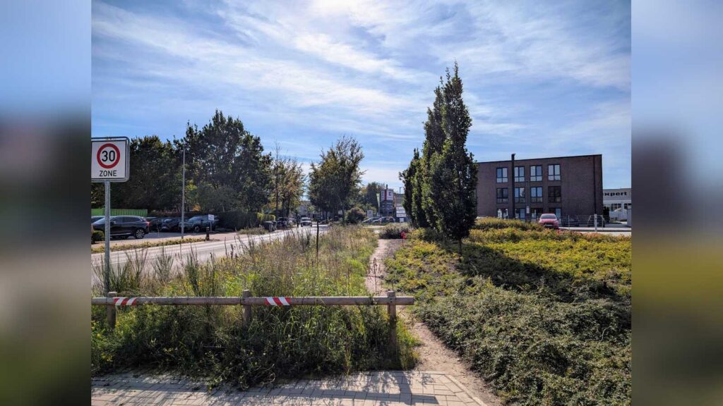 Sauvageodstraße in Nordhorn, an der ein neuer Gehweg zum Kaufland-Parkplatz gebaut wird
