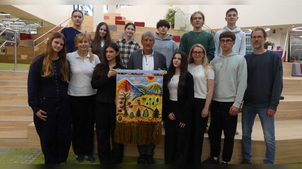 Ukrainische Austauschschülerinnen und -schüler der Euregio Gesamtschule beim Empfang im Rathaus Rheine