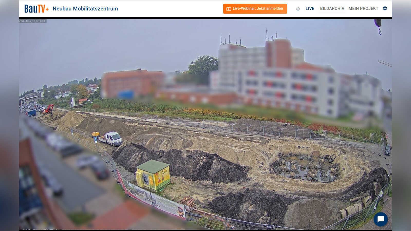 Weitwinkelaufnahme der Webcam über das Baufeld des Mobilitätszentrums, Umgebung weichgezeichnet