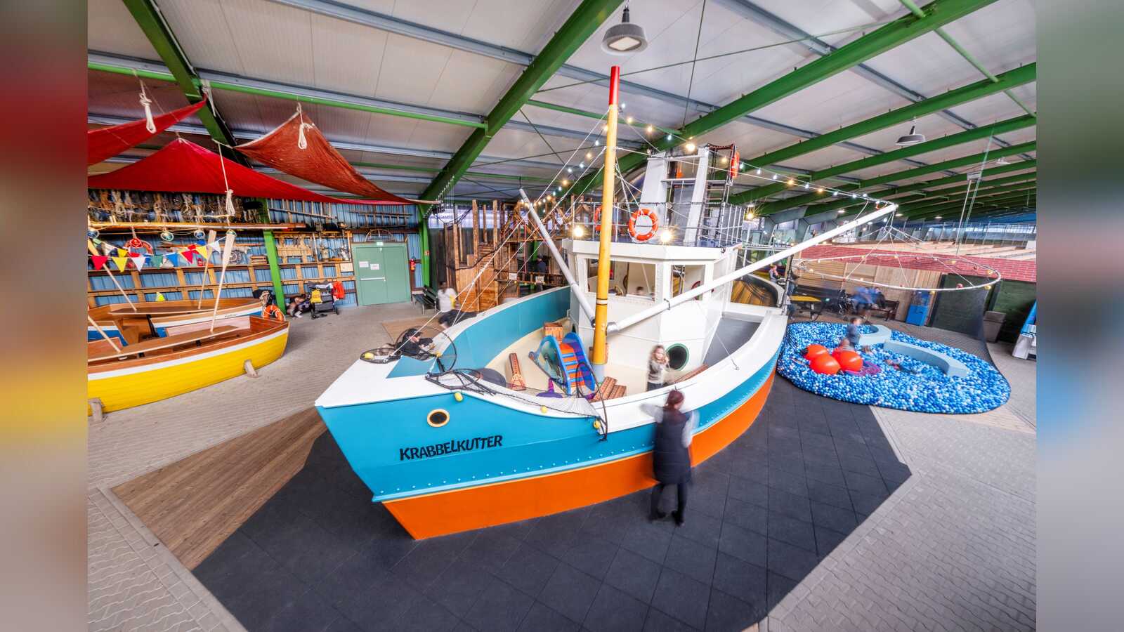 Krabbelkutter in der Indoor-Spielhalle Spielewerft in Schloss Dankern