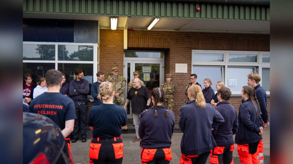 Auszubildende des Dülmener Rettungsdienstes bei einer Übung auf dem Gelände der Tower Barracks