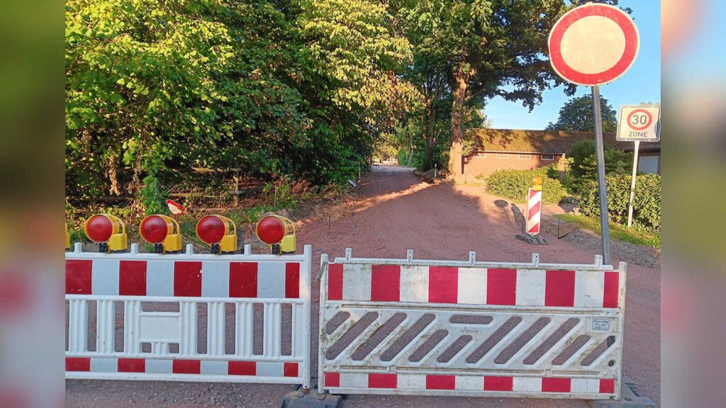 Baustelle an der Kreuzung Ziegelhofstraße mit Blick in die Freesienstraße in Cloppenburg während der Erschließungsarbeiten für das Baugebiet Krapendorfer Kämpe
