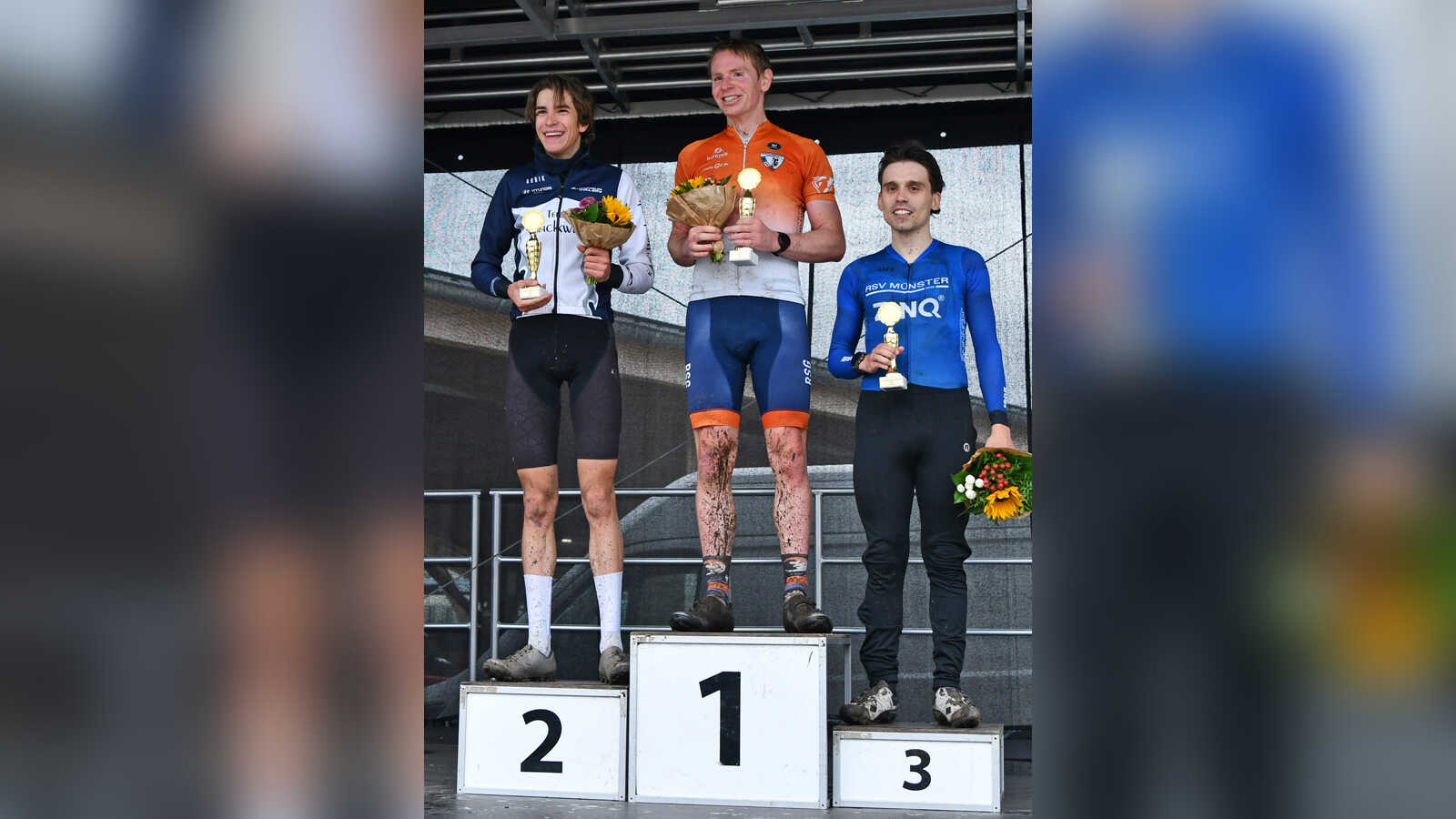 Siegerehrung der Eliteklasse Männer auf dem Podest