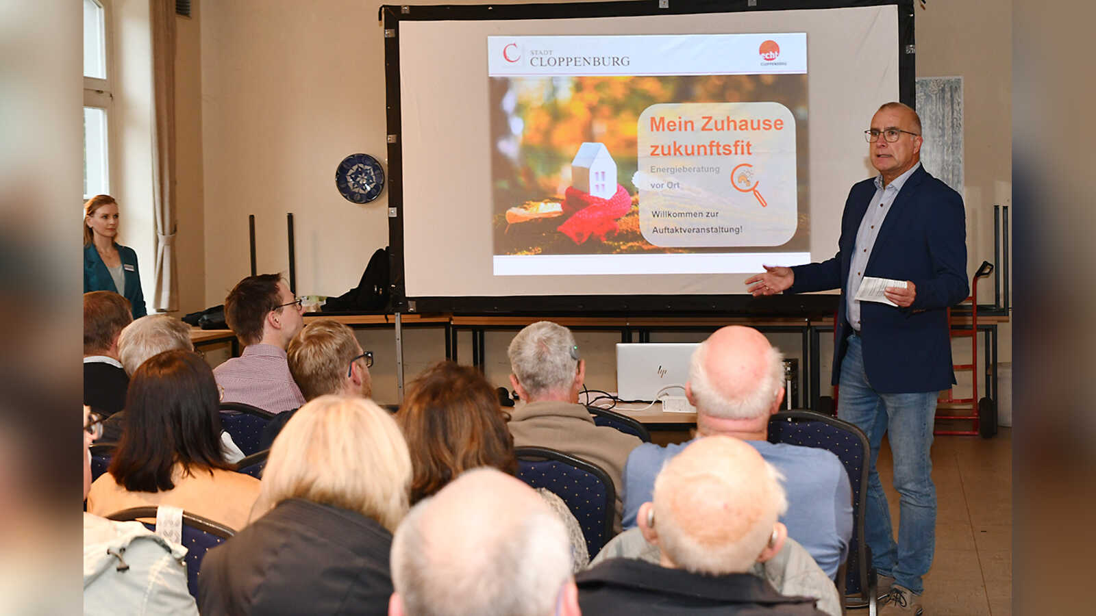 Cloppenburgs Erster Stadtrat Wigbert Grotjan begrüßt die Gäste beim Auftaktabend in Vahren