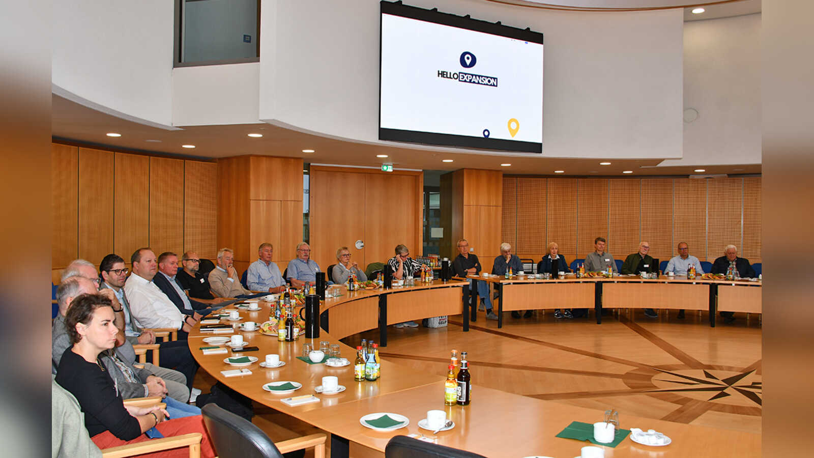 Teilnehmende beim Immo-Treffen im Ratssaal der Stadt Cloppenburg