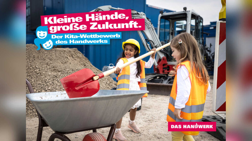 Zwei Kita-Kinder bei einem Besuch auf einer Baustelle im Rahmen des Kita-Wettbewerbs des Handwerks