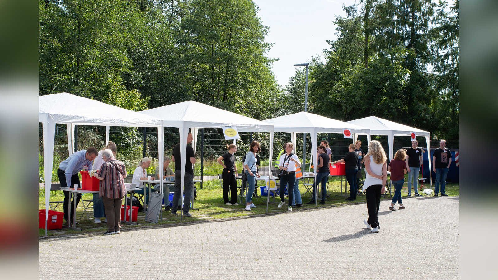 Blick auf die verschiedenen Stationen bei der Übung des Notfallverbunds Aurich