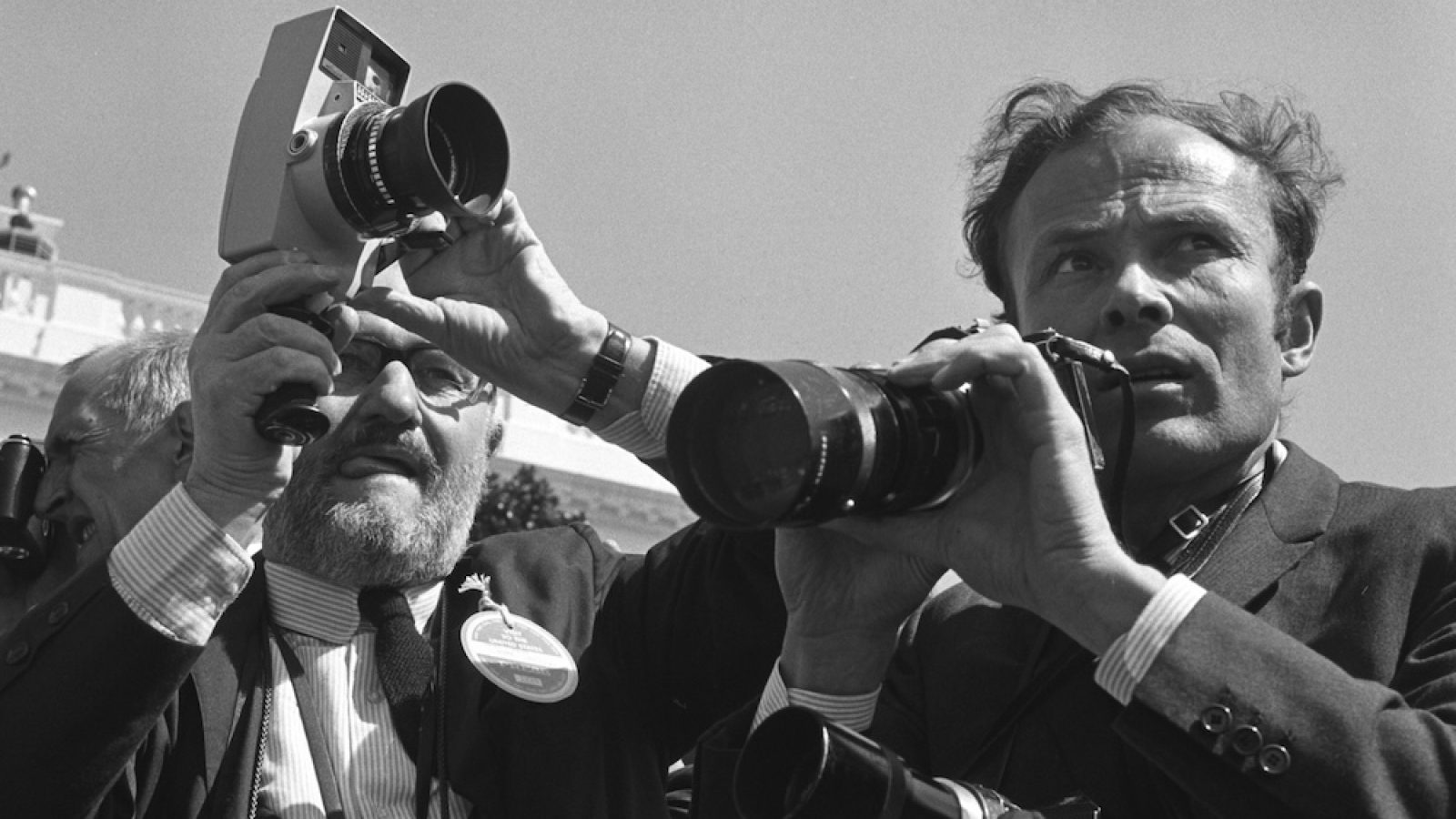 045_Die Fotoreporter Hans Hubmann (Quick) links und Max Scheeler (Stern)-c-Bundesregierung, Engelbert Reineke