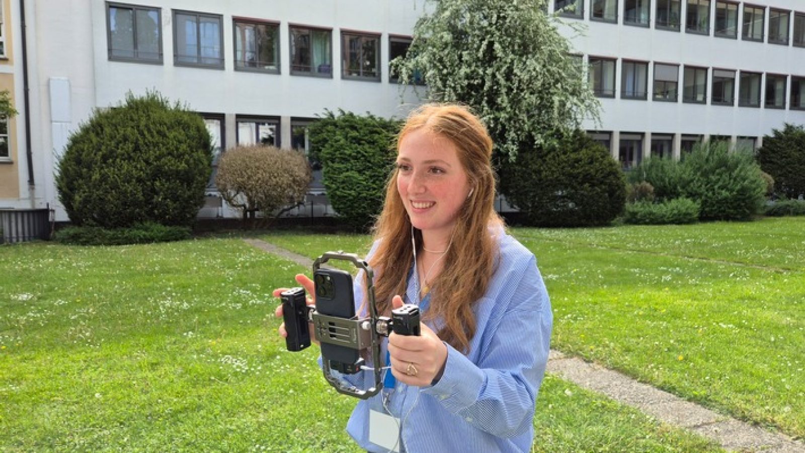 SÜDWESTRUNDFUNK
ARD Aktionstage zur Pressefreiheit 2026 - Zeichen für unabhängigen Journalismus und Medienkompetenz
Die Pressefreiheit steht weltweit wie auch in Deutschland unter erheblichem Druck. Vor diesem Hintergrund richtet die ARD vom 29. April bis 8. Mai 2026 rund um den Internationalen Tag der Pressefreiheit am 3. Mai bundesweite Aktionstage aus, die den Wert unabhängiger Berichterstattung sichtbar machen und das Bewusstsein dafür stärken sollen. Im SWR-Gebiet gibt es Schulbesuche und exklusive Newscamps wie auf dem Mannheimer Maimarkt und dem Hambacher Schloss.
© SWR/BR/Judith Schönicke, honorarfrei - Verwendung gemäß der AGB im Rahmen einer engen, unternehmensbezogenen Berichterstattung im SWR-Zusammenhang bei Nennung "Bild: SWR/BR/Judith Schönicke" (S2), SWR Presse/Bildkommunikation, Baden-Baden, Tel: 07221/929-26868, foto@swr.de / Weiterer Text über ots und www.presseportal.de/nr/7169 / Die Verwendung dieses Bildes für redaktionelle Zwecke ist unter Beachtung aller mitgeteilten Nutzungsbedingungen zulässig und dann auch honorarfrei. Veröffentlichung ausschließlich mit Bildrechte-Hinweis.