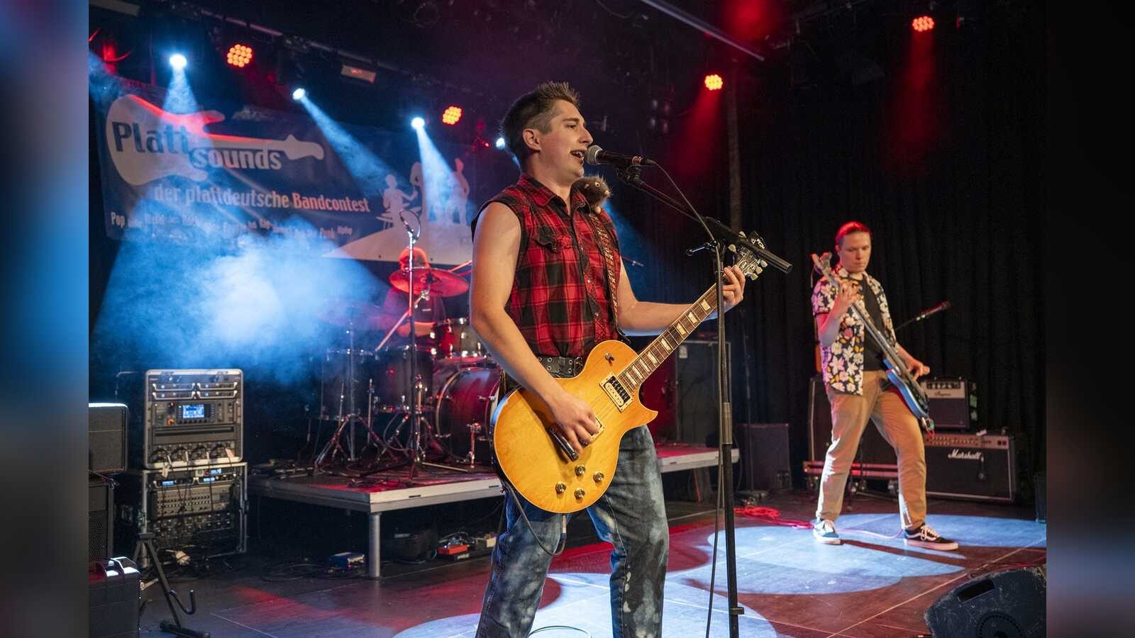 Die Band Rice of Jesus aus Hameln auf der Bühne beim Plattsounds-Finale 2025