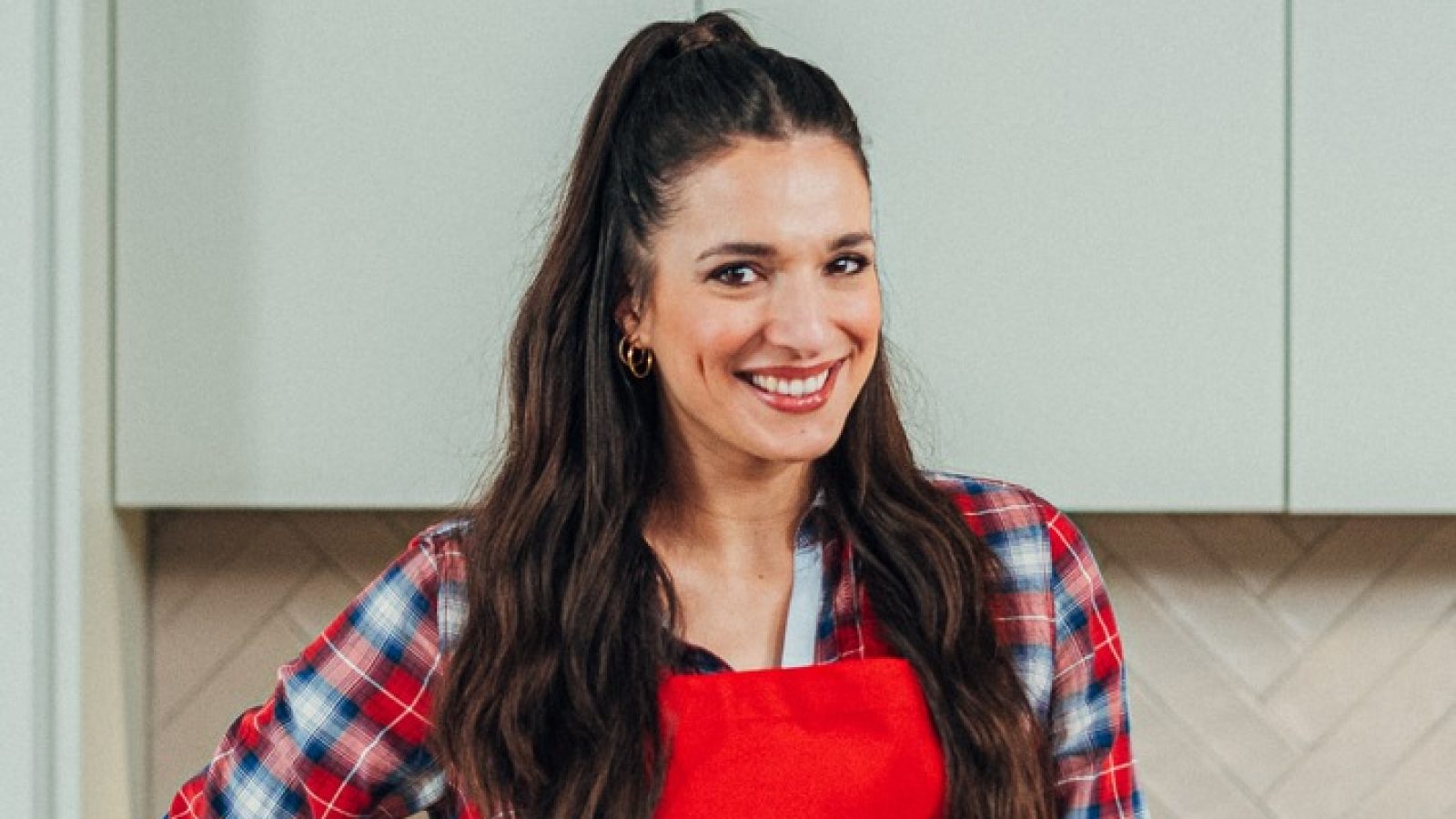 Sie hat ihr Business im Internet gestartet: die Influencerin Sally Özcan (Foto). Da sie auch selbst häufig auf anderen Social-Media-Kanälen unterwegs sei, sehe sie oft, dass dort junge Frauen öffentlich kritisiert werden, so Sally Özcan in der Radiosendung ,,SWR3 - Die Morningshow" am heutigen Montagmorgen.

© SWR/SWR3/Sandra Walter, honorarfrei - Verwendung gemäß der AGB im Rahmen einer engen, unternehmensbezogenen Berichterstattung im SWR-Zusammenhang bei Nennung "Bild: SWR/SWR"3/Sandra Walter (S2), SWR Presse/Bildkommunikation, Baden-Baden, Tel: 07221/929-24429, foto@swr.de / Weiterer Text über ots und www.presseportal.de/nr/7169 / Die Verwendung dieses Bildes für redaktionelle Zwecke ist unter Beachtung aller mitgeteilten Nutzungsbedingungen zulässig und dann auch honorarfrei. Veröffentlichung ausschließlich mit Bildrechte-Hinweis.