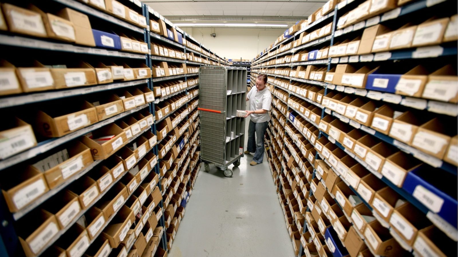 Blick in die Lagerräume eines niederländischen Arzneimittelversenders. / Weiterer Text über ots und www.presseportal.de/nr/15266 / Die Verwendung dieses Bildes für redaktionelle Zwecke ist unter Beachtung aller mitgeteilten Nutzungsbedingungen zulässig und dann auch honorarfrei. Veröffentlichung ausschließlich mit Bildrechte-Hinweis.