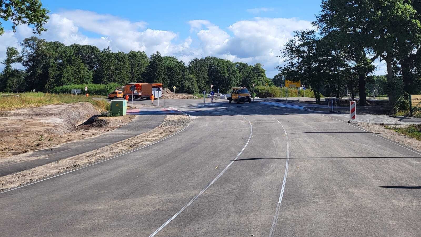 Neu gebaute Verlängerung der Straße Obenholt in Emlichheim, Blick auf den Zufahrtsbereich Haftenkamper Diek