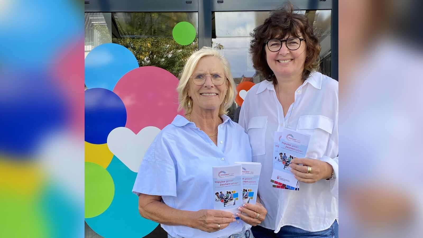 Jutta Klaus, Vorsitzende der Ehrenamtsagentur Cloppenburg, und Ehrenamtskoordinatorin Conny Fredewess