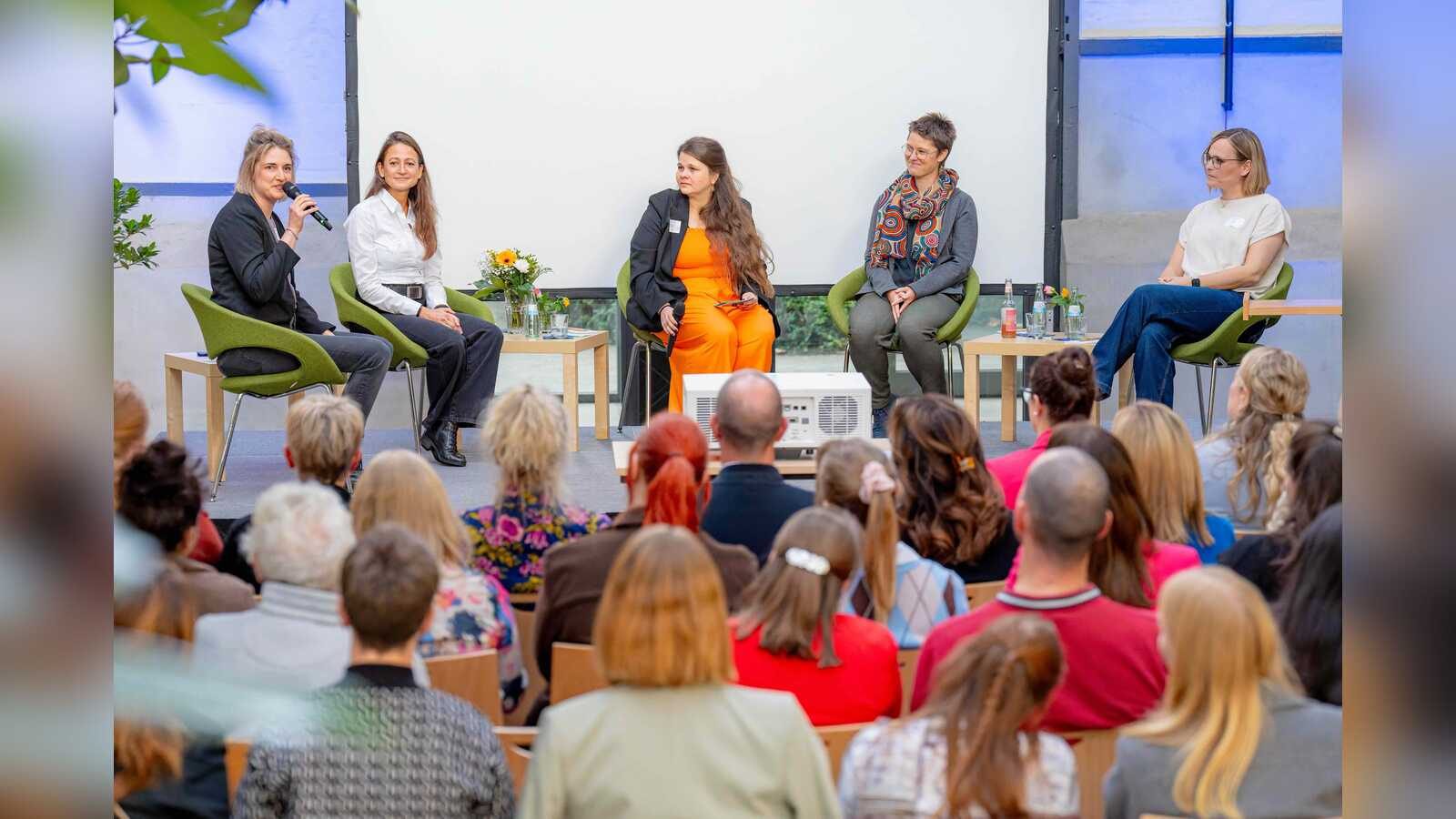 Veranstaltungsmotiv Campus im Dialog der Hochschule Osnabrück zum Thema Stadt – Land – Pflege