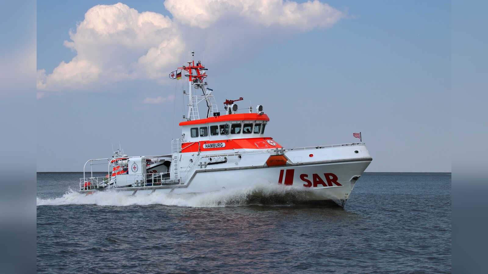 Der Seenotrettungskreuzer HAMBURG der DGzRS-Station Borkum auf See