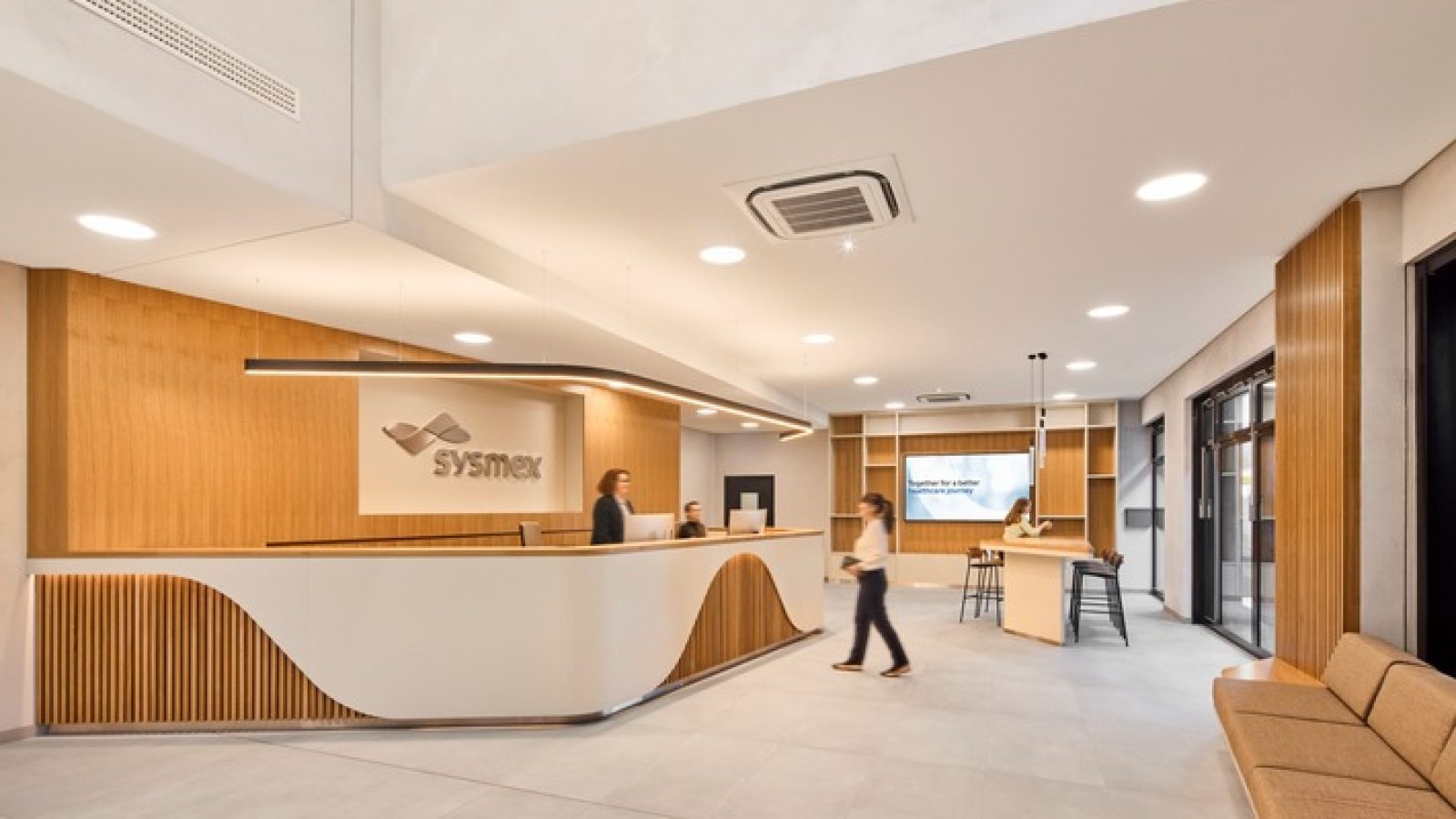 Der Empfangsbereich des neuen Sysmex Hauptquartiers begrüßt Gäste und Trainingsteilnehmer aus der gesamten EMEA-Region / Weiterer Text über ots und www.presseportal.de/nr/104097 / Die Verwendung dieses Bildes für redaktionelle Zwecke ist unter Beachtung aller mitgeteilten Nutzungsbedingungen zulässig und dann auch honorarfrei. Veröffentlichung ausschließlich mit Bildrechte-Hinweis.