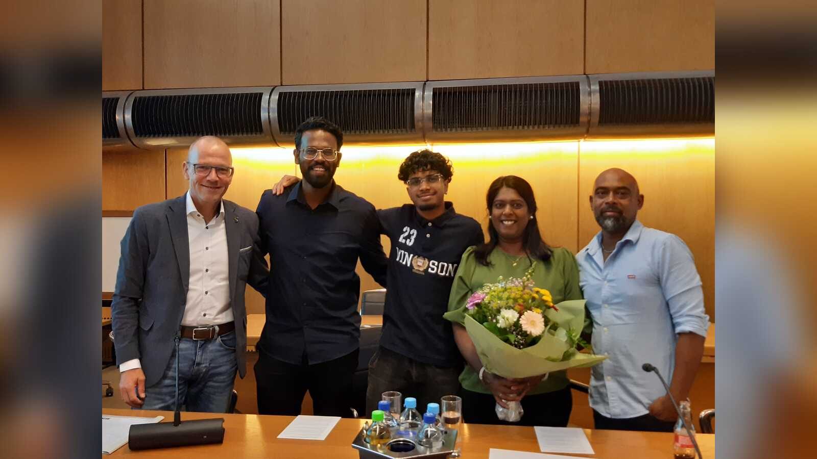 Bürgermeister Oliver Kellner mit Prem Thevarajah, Thavanujan Rasamohan, Kathika Kunasehar und Ruban Thevarajah vom Tamilischen Kultur- und Sportverein